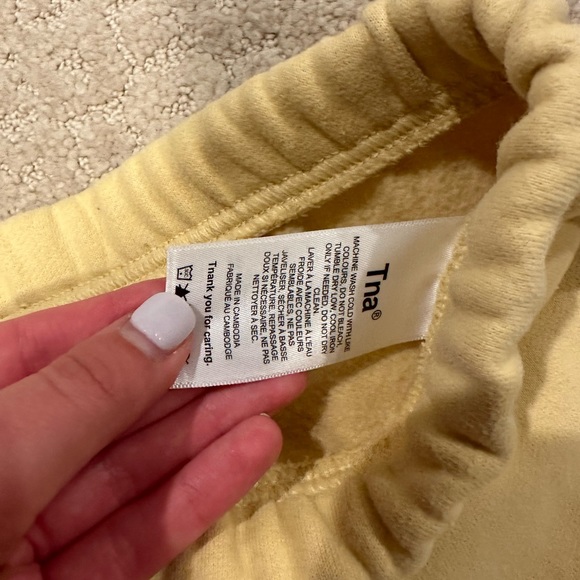 Aritzia TNA Cozy Perfect Sweatshort high rise 3” color wheat - Picture 5 of 5